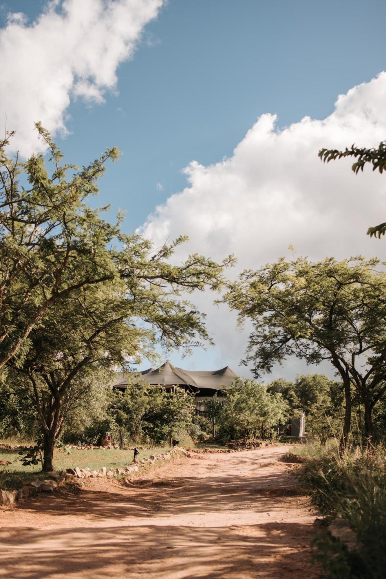 Ndhula Luxury Tented Lodge White River Esterno foto