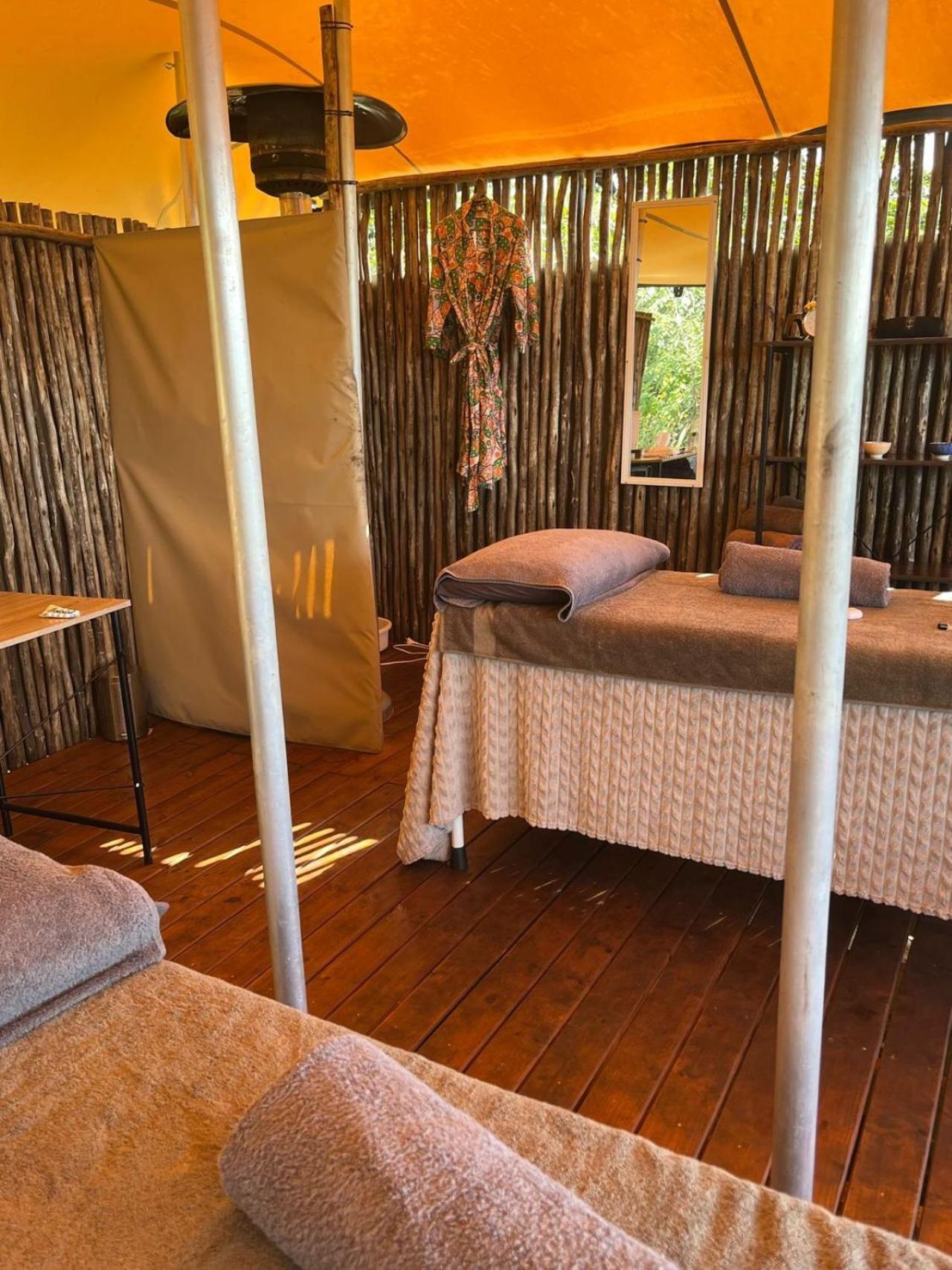 Ndhula Luxury Tented Lodge White River Esterno foto